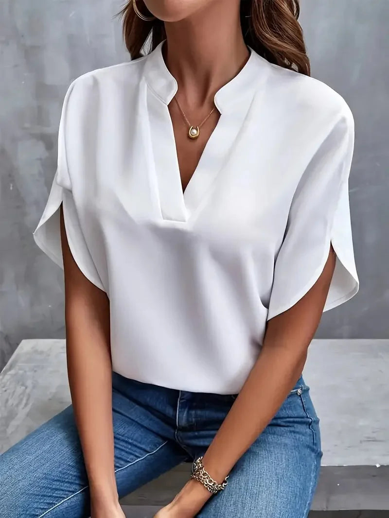 Isalie – Elegant blouse with V-neck and flowy fabric